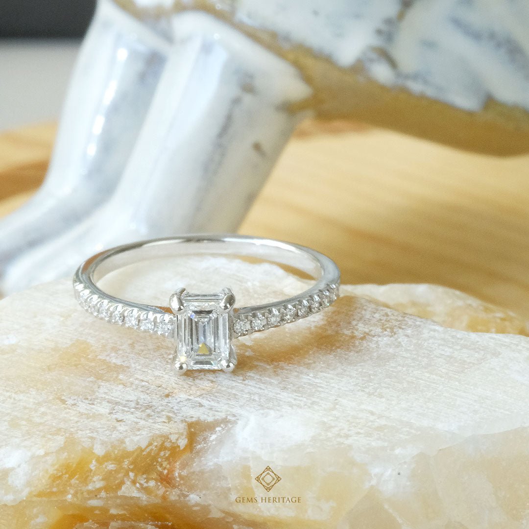 Platinum emerald cut diamond ring 2025