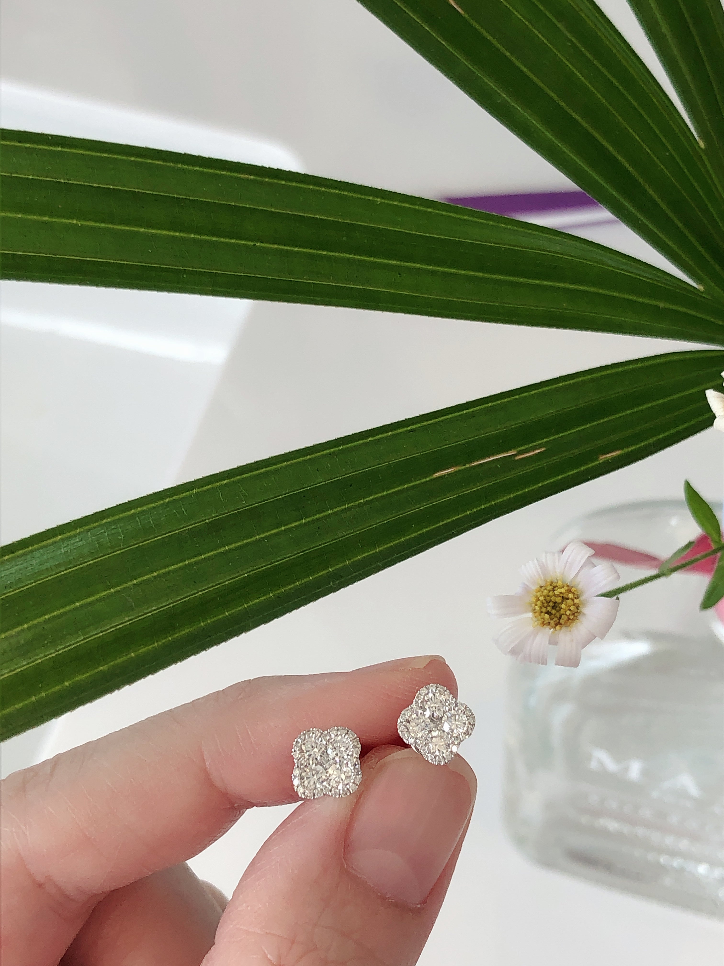 Mini Flower diamond earrings (erwg139)