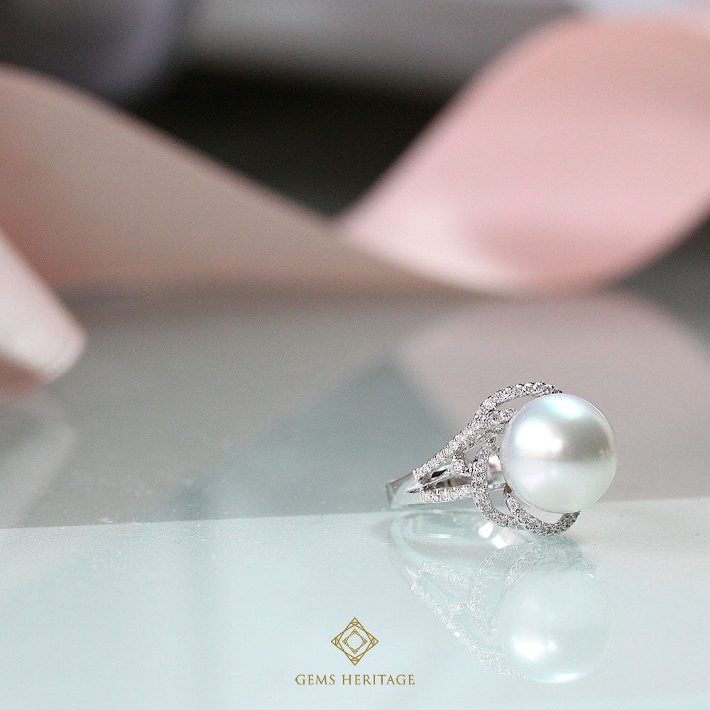 White South sea pearl and diamond ring
