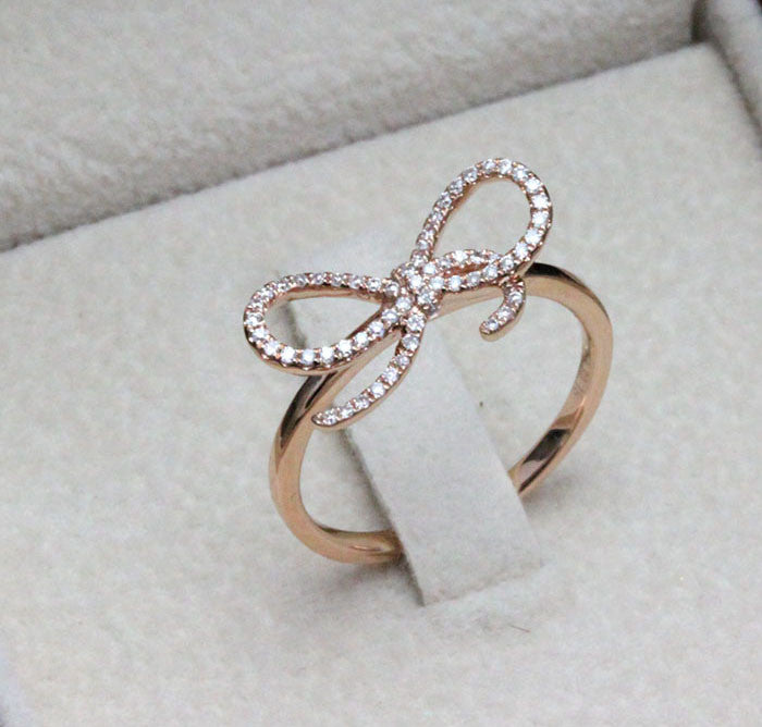 Ribbon diamond ring