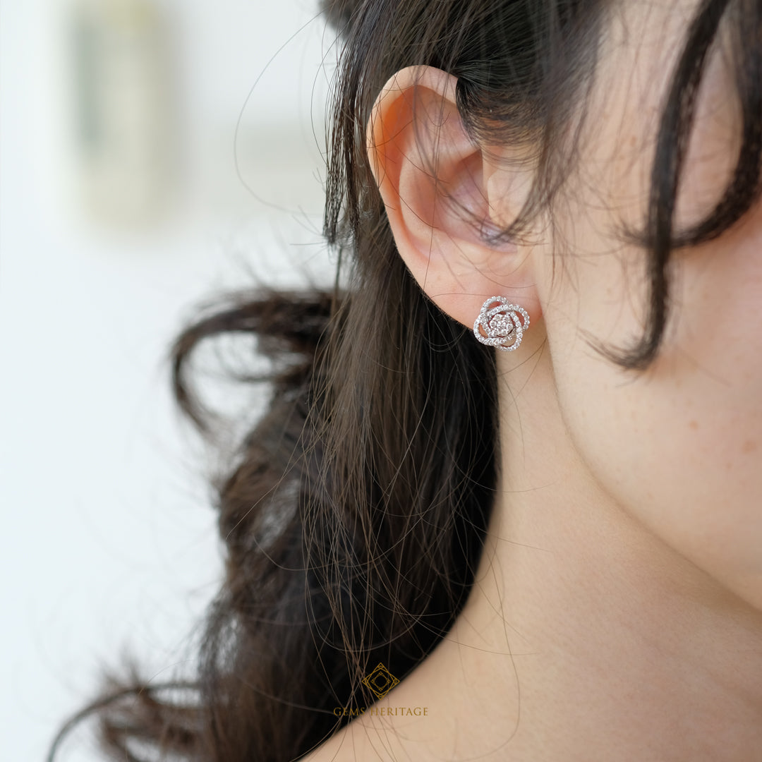 The delicate halo diamond earrings (erwg054)
