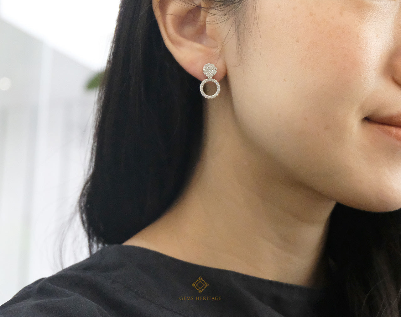 Round illusion earring with adaptable drop dewn halo