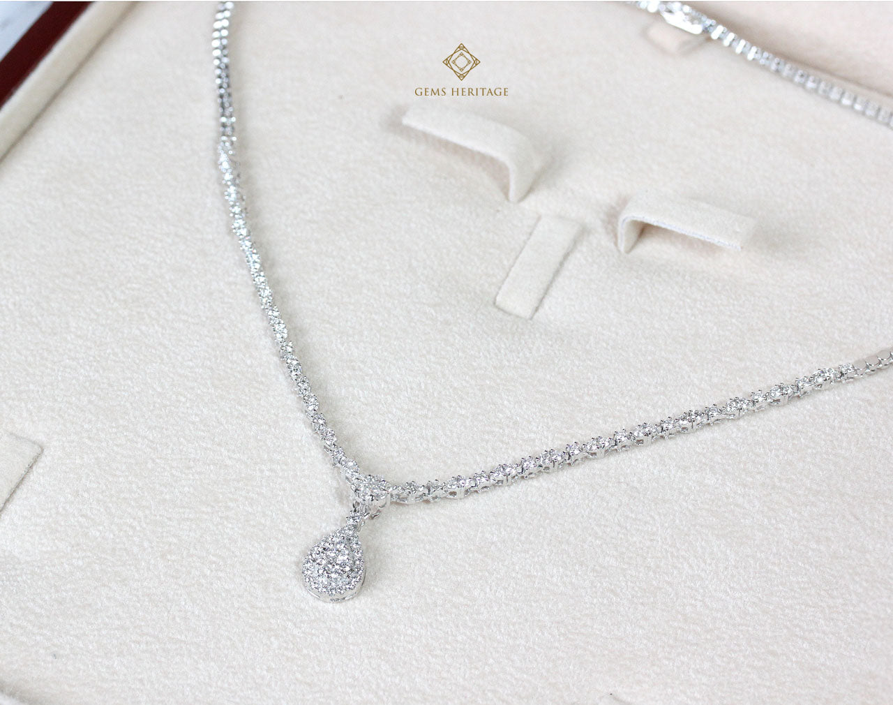 Classic Pear Shape Diamond Necklace (nlwg011)