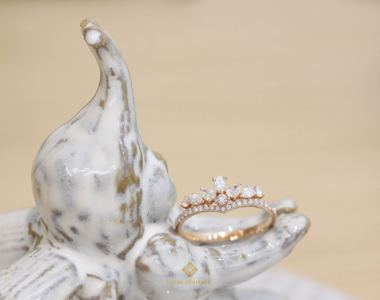 Sweet crown diamond ring