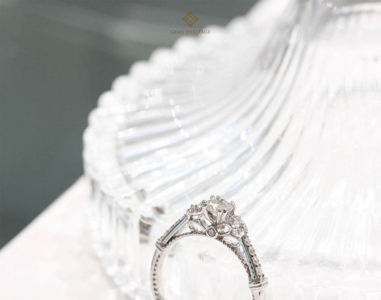 Fine vintage pattern diamond ring