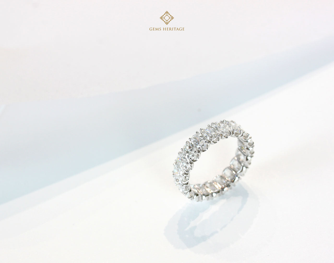 Oval diamond Eterniry ring (0.19 ct each)