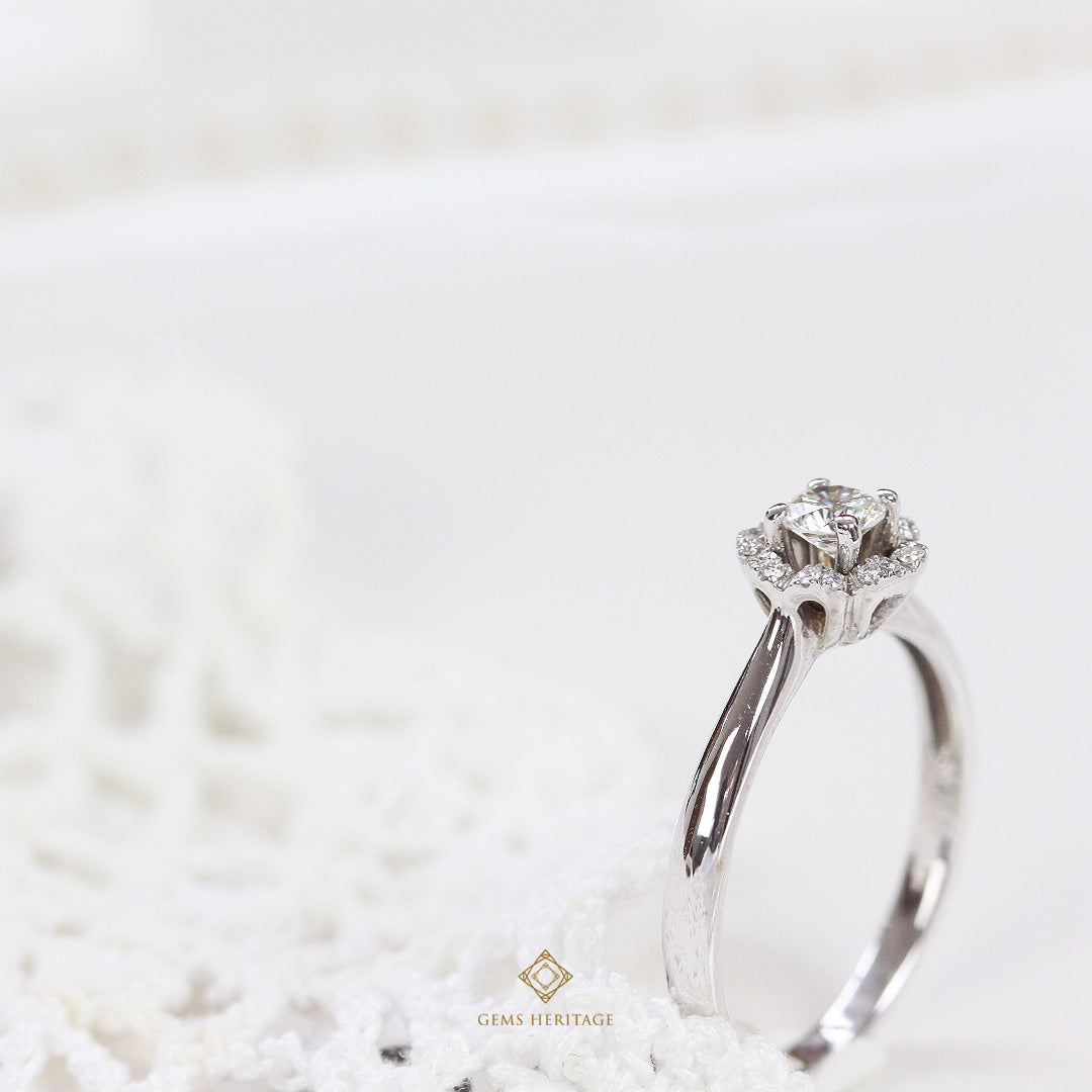 Petite flower solitaire diamond ring (RWG444)